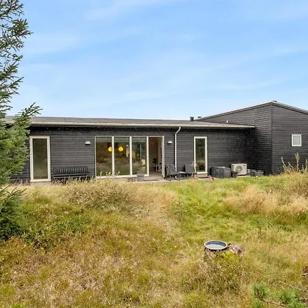 Dolores - 2-5km From The Sea By Interhome *