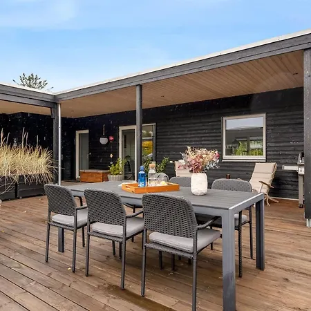 Dolores - 2-5km From The Sea By Interhome