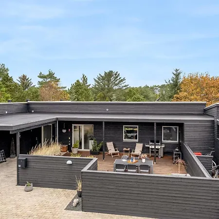 Dolores - 2-5km From The Sea By Interhome
